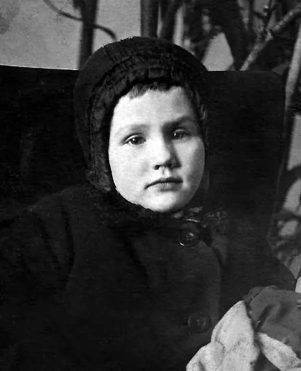 Сестра Галя Станция Поназырево 1936 Алику Куваеву седьмой год Деревня - фото 4
