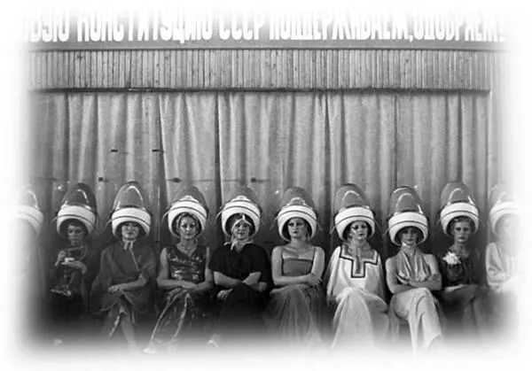Волосы из прически лежали на столе похожие на паука Страдания человека - фото 11