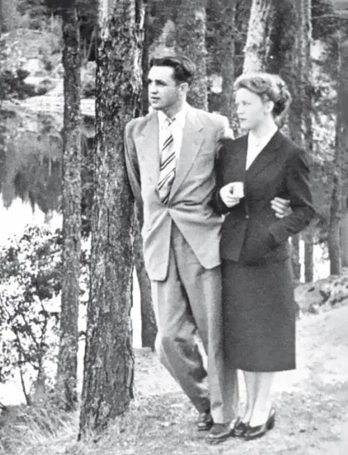 Офицер ГРУ ГШ Евгений Иванов и его супруга Майя Горкина 1959 г Всю дорогу из - фото 2