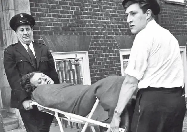 Смерть Стивена Уарда На следующий день 30 июля 1963 года в состоянии комы его - фото 107