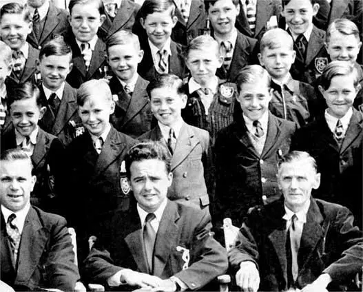Школьная поездка в Пейнтон графство Девон 1955 Я во втором ряду второй - фото 8