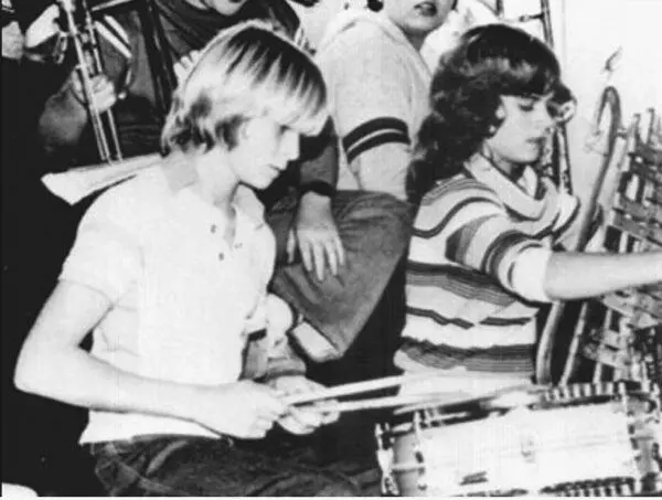 Курт в школьной группе в 1982 году WENN Ранняя Nirvana с Дэйвом - фото 4