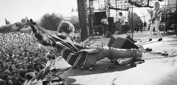 Sonic Youth на переднем плане Торстон Мур живой концерт в - фото 42