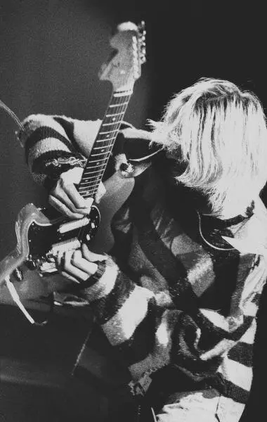 Курт Кобейн в своем шмелином свитере Roseland Ballroom НьюЙорк 23 июля - фото 68