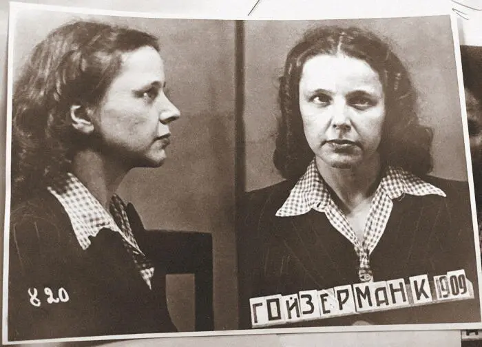 Антропометрические фотографии Кетте Хойзерманн ассистентки личного дантиста - фото 19