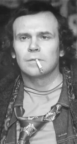 5 Евгений Головин 6 Художник Владимир Яковлев в мастерской 7 Гейдар Джемаль - фото 11