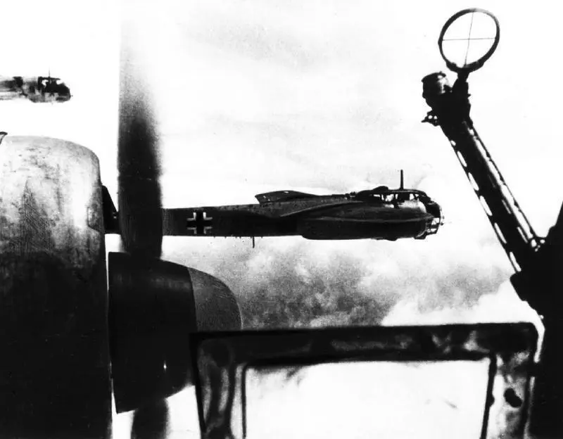 Бомбардировщик Ju88 в воздухе На счету пилотов таких самолетов под - фото 14