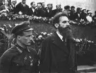 Николай Каманин и Отто Шмидт 1 сентября 1934 г во время встречи участников - фото 105