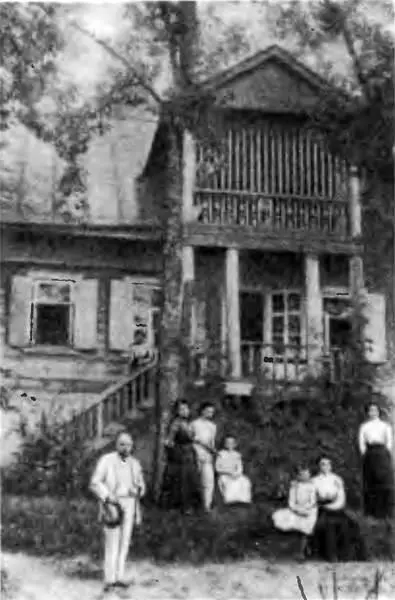 Семья И В Цветаева на фоне дачи в Песочном Таруса где с весны 1905 года - фото 43