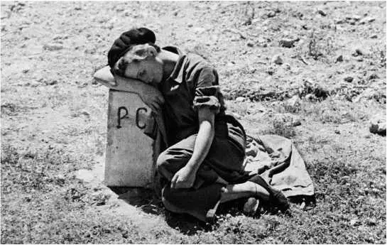 Герда Таро с камнем подписанным РС Испания 1936 г Роберт Капа А еще - фото 5