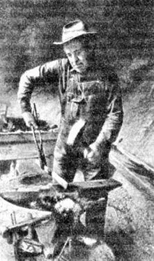 70летний Джон Колдвелл за работой в своей кузнице Горная дорога после - фото 65