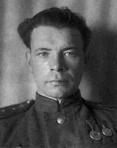 Командир 1й роты 37го ОБСМ капитан Петр Афанасьевич Кулижных Архив семьи - фото 13
