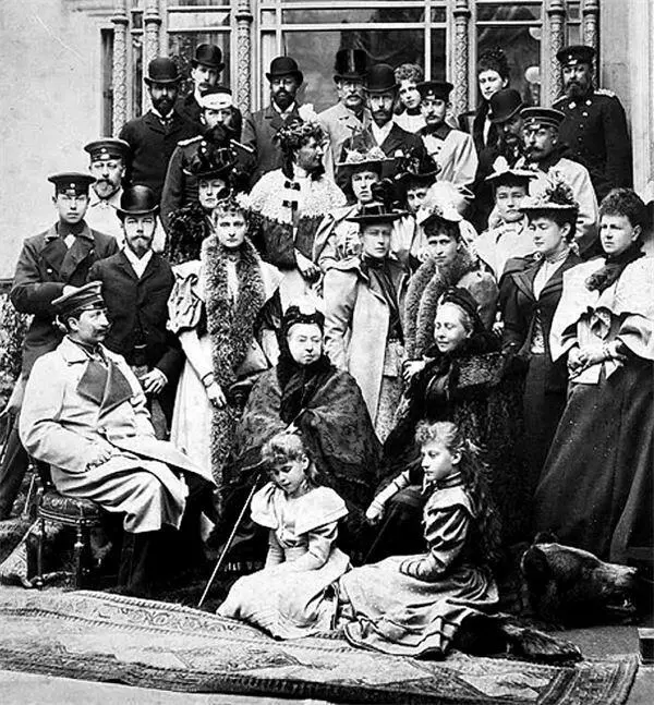 Илл 17 СаксенКобургГотская династия Королева Виктория и члены ее семьи - фото 17