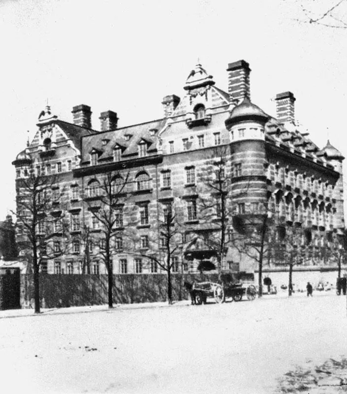 Полицейский суд на Боустрит в Лондоне 1825 г вверху Отстроенное в 1892 - фото 31