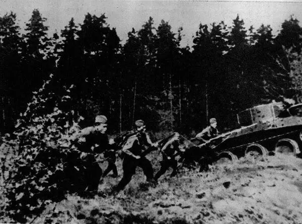 Вот так везде могли бы дать отпор врагу 1941 г Но вернемся к началу войны на - фото 7