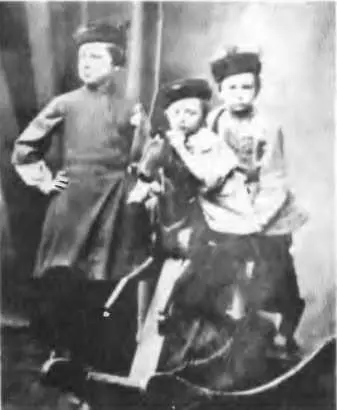 Струве в центре с братьями 1872 А М Калмыкова 1916 А Н Потресов - фото 4