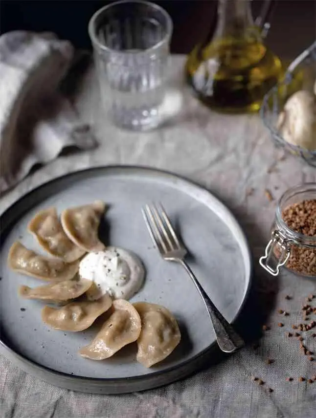 Сочная вишня и приятное послевкусие шоколада эти вареники никого не оставят - фото 34