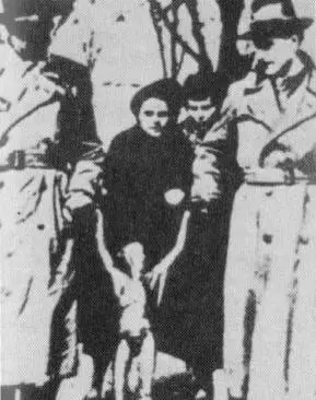 Рис 34 Этот нехитрый фотомонтаж выдавался за снимок сделанный в Азтеке На - фото 36