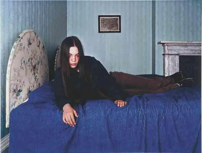 55САРА ДЖОНС Гостевая комната кровать I 2003 Американская фотохудожница - фото 55