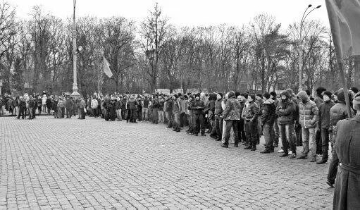Антимайдан готовится к столкновению Харьков 23022014 г Вообще атмосфера - фото 35