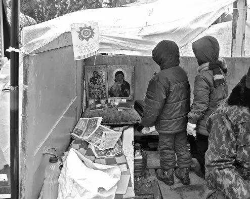 Палатка Руси Триединой на харьковском антимайдане Где икона Вот она - фото 49