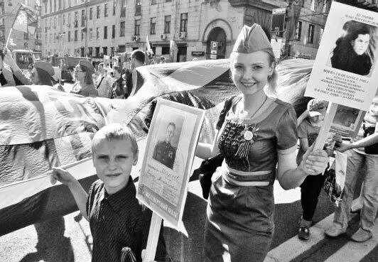 Москва Бессмертный полк 2016 г Живый в помощи Вышняго в крове Бога - фото 64