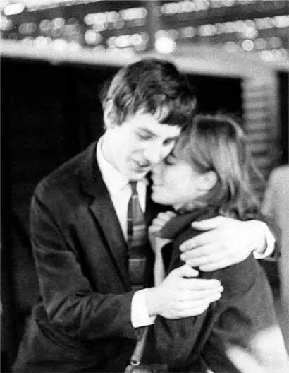 Эндрю и Джейн Лондон 1964 Джейн Биркин и Джон Барри в день свадьбы Лондон - фото 17