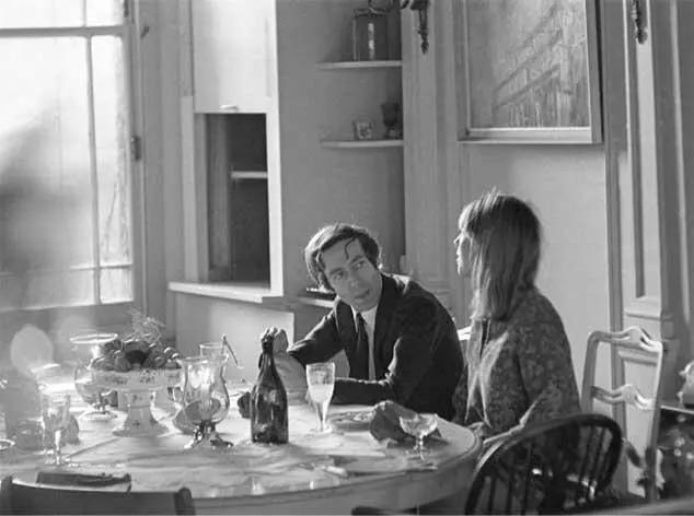 Джейн и Джон Барри в ЧейнГарденс 1966 Лондон 1965 Джейн на берегу Сены во - фото 19