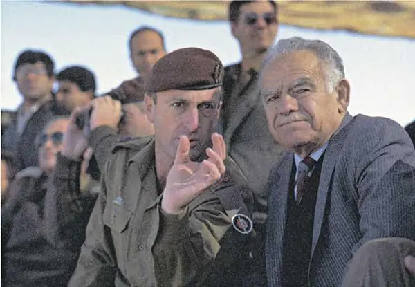 Шеф АМАН Ури Саги и премьерминистр Ицхак Шамир NATI HERNIKI GOVERNMENT - фото 35