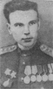 Командир взвода 166го ОИТП гвардии капитан И Г Петренко май 1945 г - фото 8