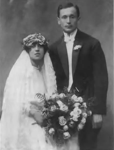 Мои родители встретились в 1920 г в Варшаве Свадьбу сыграли в сентябре 1922 - фото 2