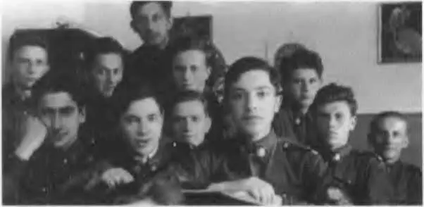 В последний год перед войной мое существование отравляли военные занятия в - фото 5