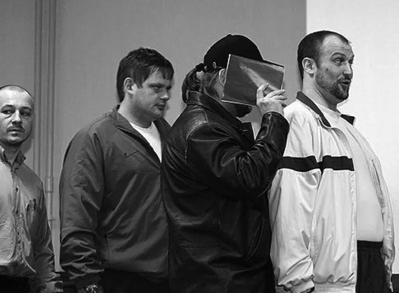 Вход в зал суда обвиняемых Это второй их суд но ничего ровно не поменялось - фото 5