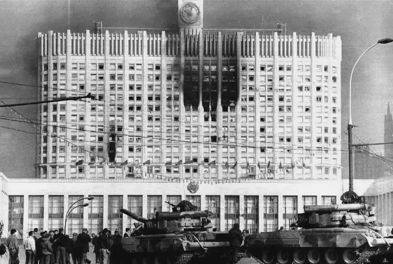 Расстрелянный Белый дом на грани смутного времени куда качнет - фото 31