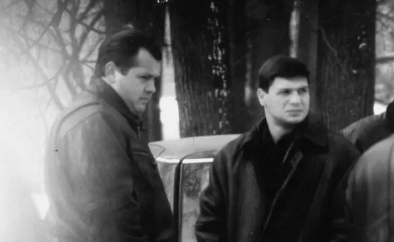 Александр Шарапов слева и Андрей Пылев справа на отпевании Сергея Ананьевского - фото 40