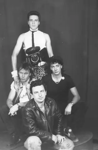 Студийный дуплет 1987 года показал что успех у ленинградских панков был не - фото 21