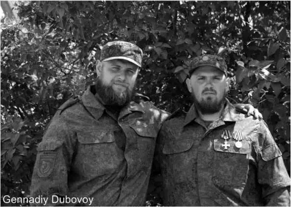 Слева Боцман справа Кирпич Моторолу назначили командовать отделением в начале - фото 30