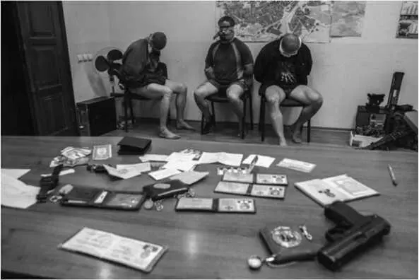 Пленные альфовцы у Игоря Безлера Павел Губарев в беседе со мной частично - фото 45