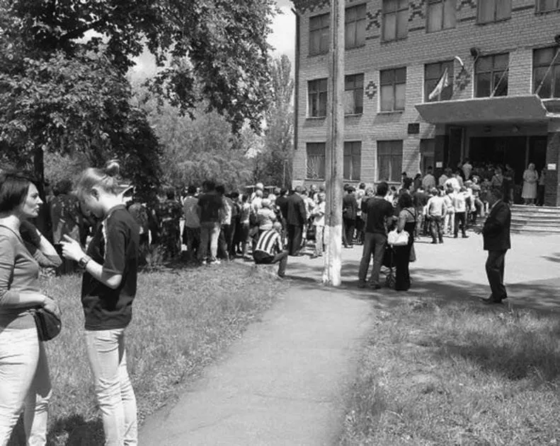 Гдето вдалеке послышался гул техники Больше напоминало БТР чем - фото 58
