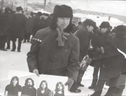 Виктор Зайцев на Чкаловском рынке 1972 Появились и свои эксперты Михаил - фото 6