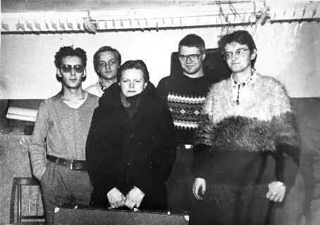 Группа Апрельский марш 1991 С этим надо кончать надо чтото решать - фото 109