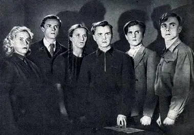 Ил 6 Кадр из фильма Молодая гвардия Киностудия имени М Горького 1948 - фото 6