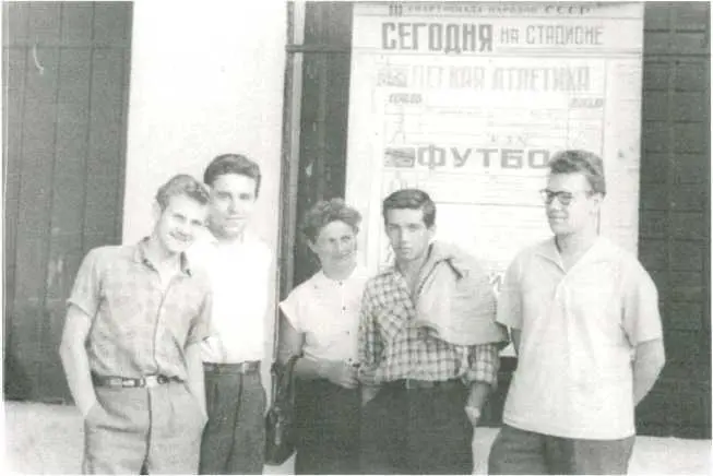 На сборном пункте перед отправкой в армию 17 июля 1963 года Дорогобуж - фото 5
