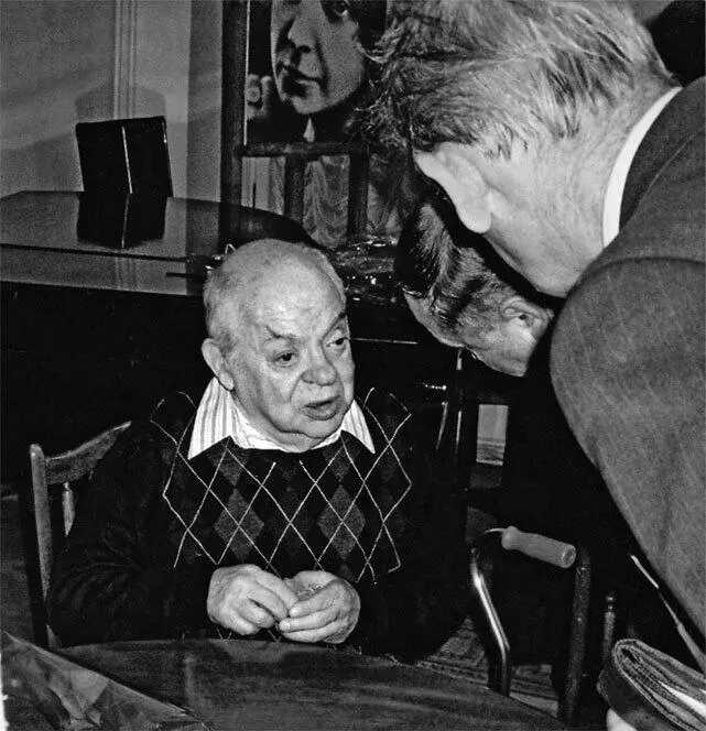 Наум Коржавин На вечере в ЦДЛ 2007 И когда Коржавина называют по форме - фото 21