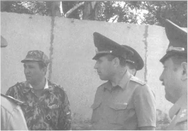 Командующий СевероКавказским военным округом генерал А В Квашнин в 8м - фото 15
