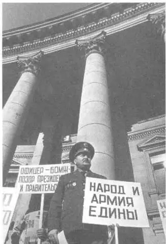 Пикет у здания областной администрации Волгограда Генераллейтенант Лев - фото 29