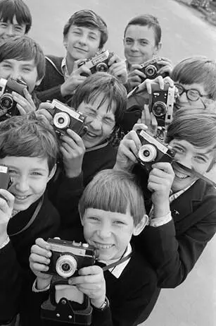 Ил 8 Школьники на фотокружке Заезжий негодяй использовал Красную Пленку для - фото 9