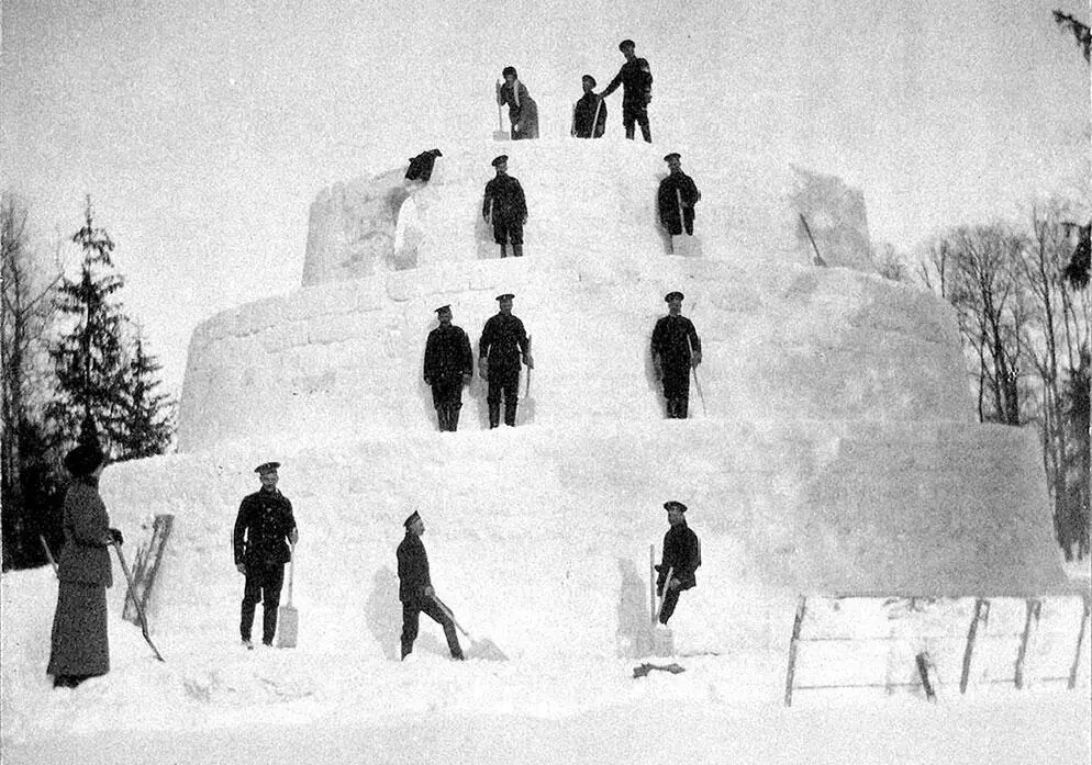 Снежная крепость построенная в Царском Селе для шуточных боев 1912 год - фото 57