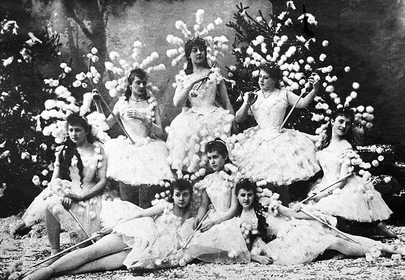 Балерины кордебалета первого Щелкунчика 1892 год Театральную премьеру - фото 120