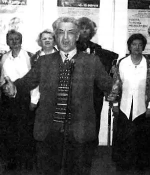 Ансамбль Серебряный родник исполняет песню ЛХ Панича Осенний вальс - фото 2
